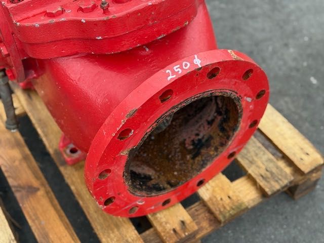 pompa do wody zdemontowana z silnika cummins 200 hp duża na wał