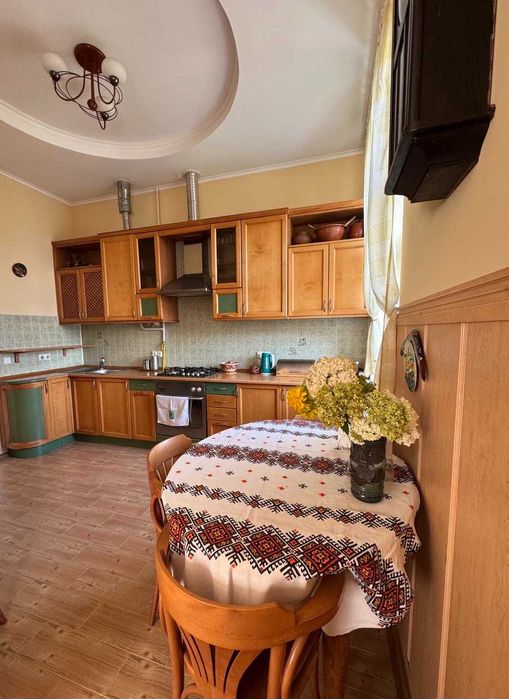 Оренда просторої квартири на вул. Карпатська (Й.Сліпого)