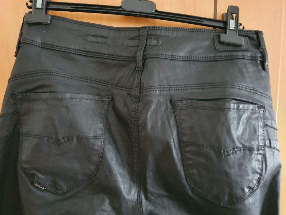 Blusa Silvina Campos e calça ecopele SALSA