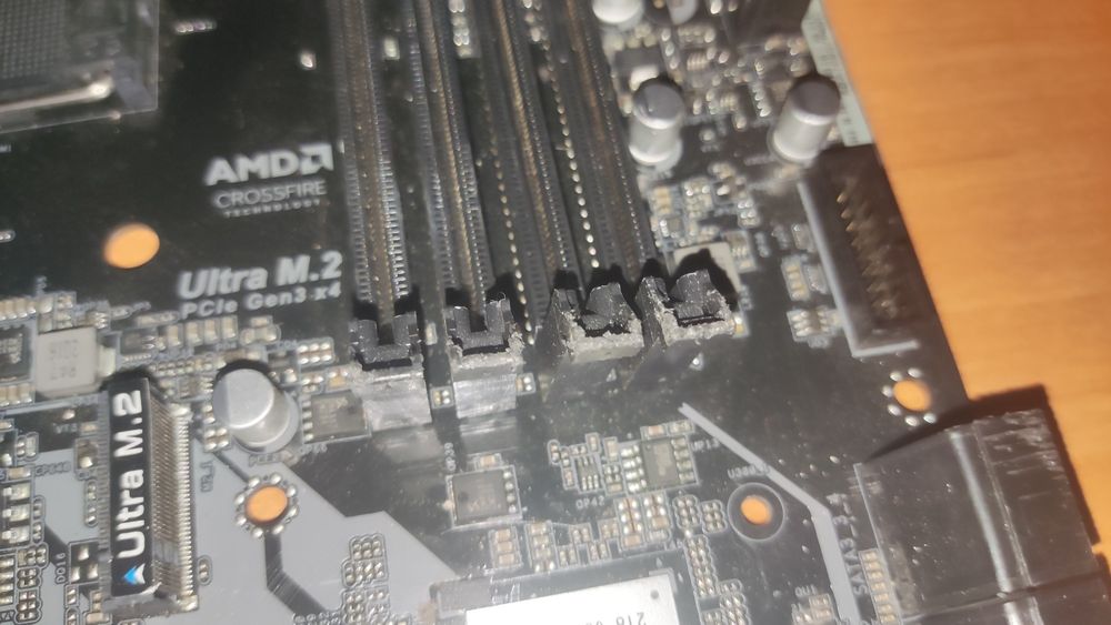 Материнська Плата AM4 ASRock B450M Pro4 (дефектна, тільки на запчасти)