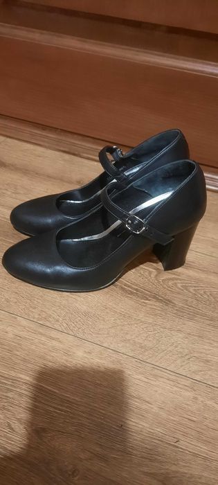 Продам кожані туфлі