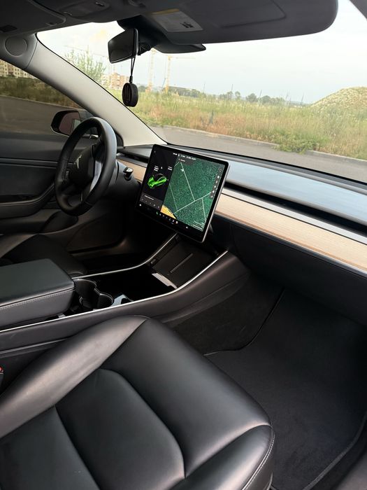 Продам Tesla Model 3