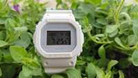 biały zegarek Casio G-Shock DW-5600CU