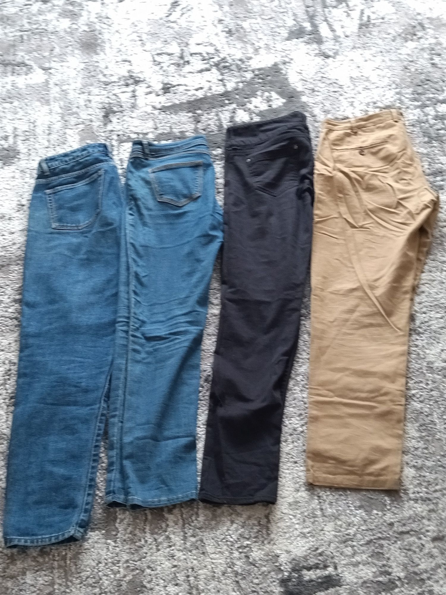 Різні жіночі джинси