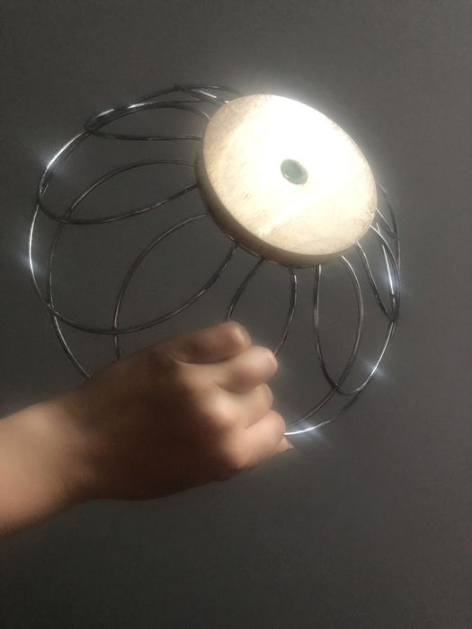 Metalowa miska ozdobna na owoce warzywa PRL z drewnianymi elementami