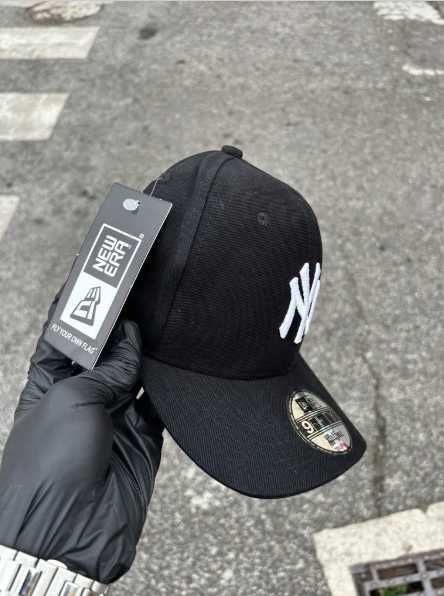 Boné New Era curvo Black ajustável