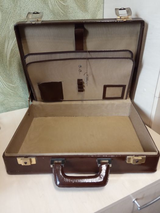 Дипломат портфель