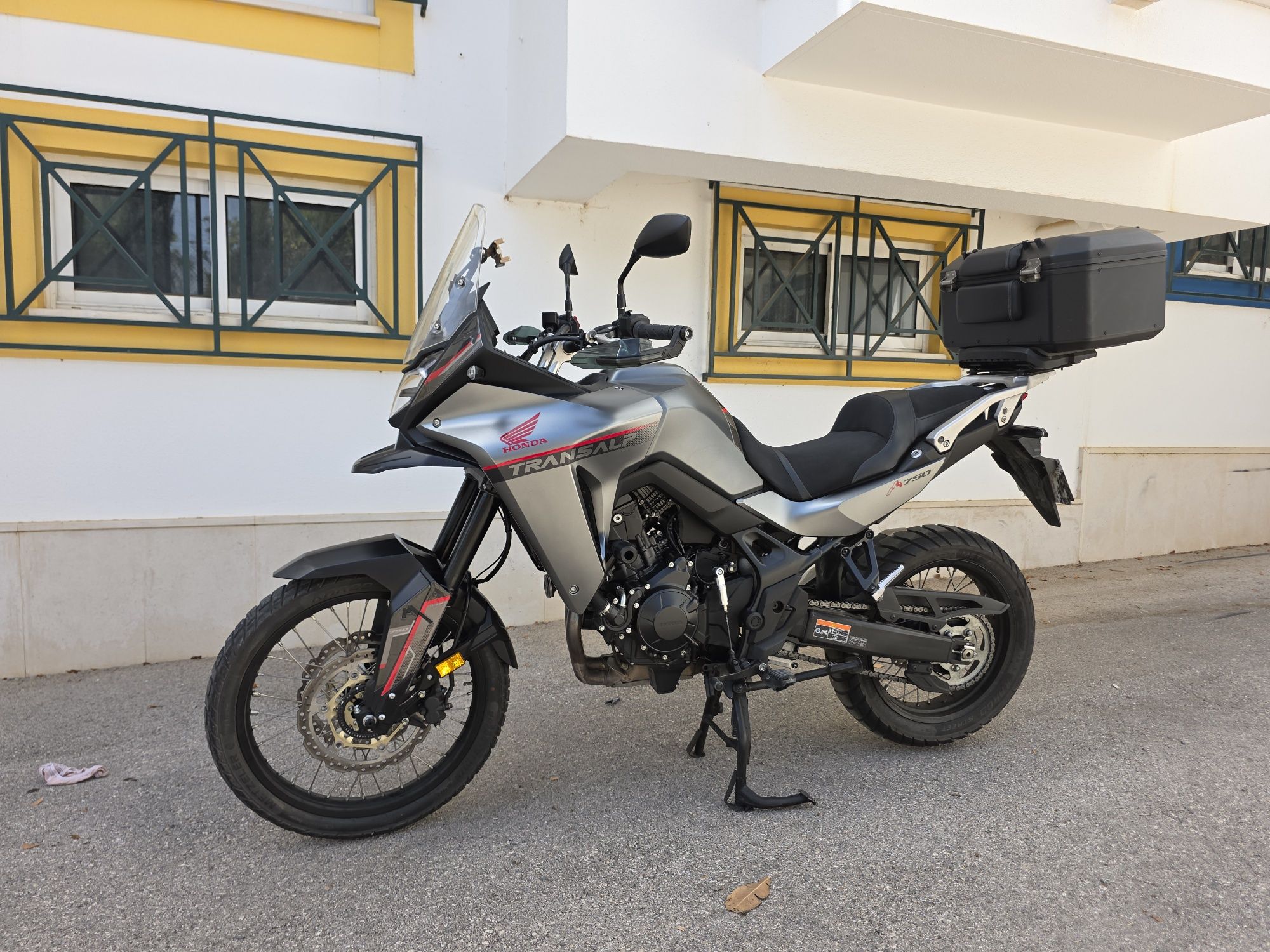 Honda Transalp 750, equipada!