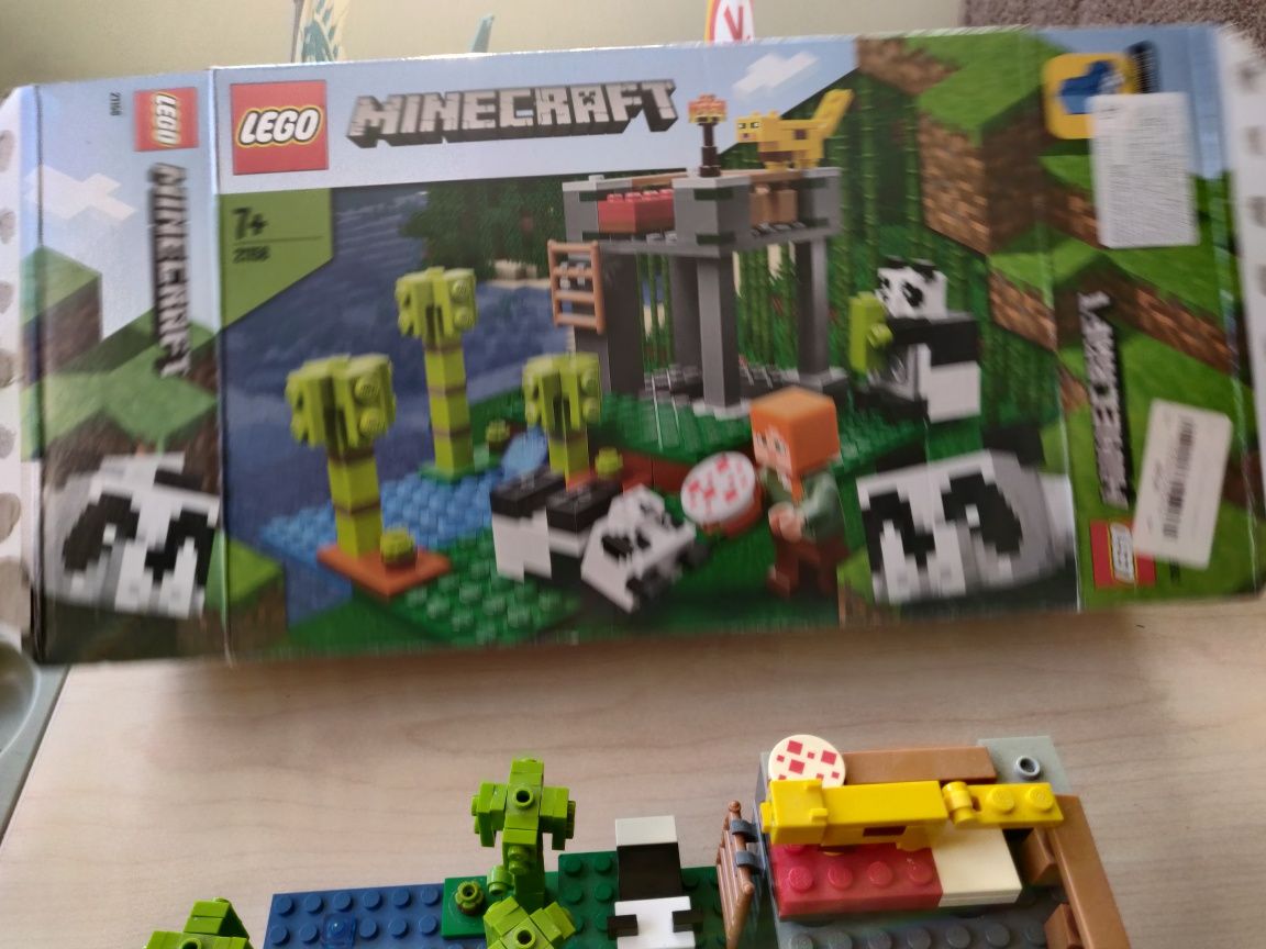 Конструктор LEGO Minecraft Розплідник панд 204 деталі (21158)