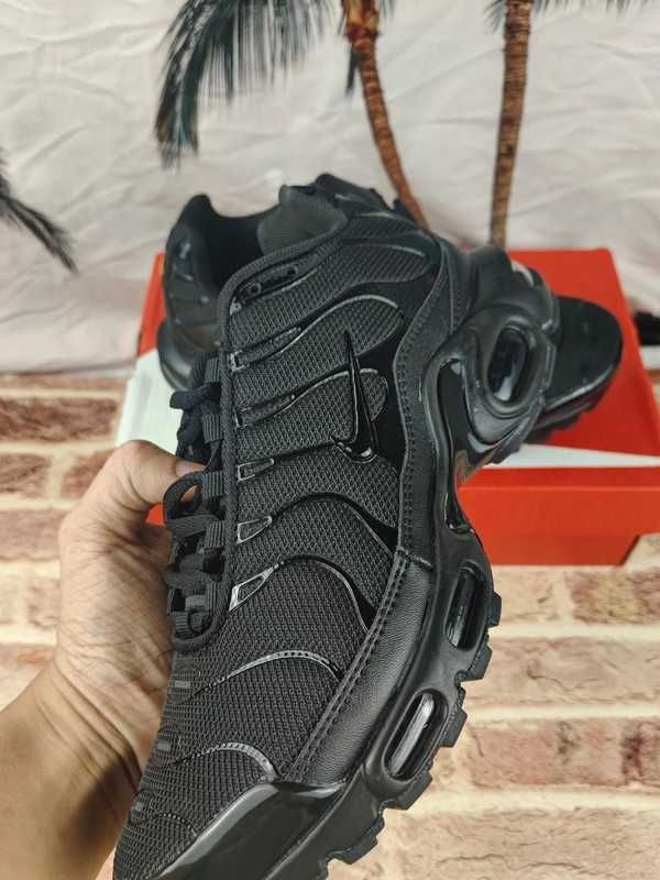 ButyDamskie Nike_Air_Max_Plus_Triple_Black_Uniseks R.37.5