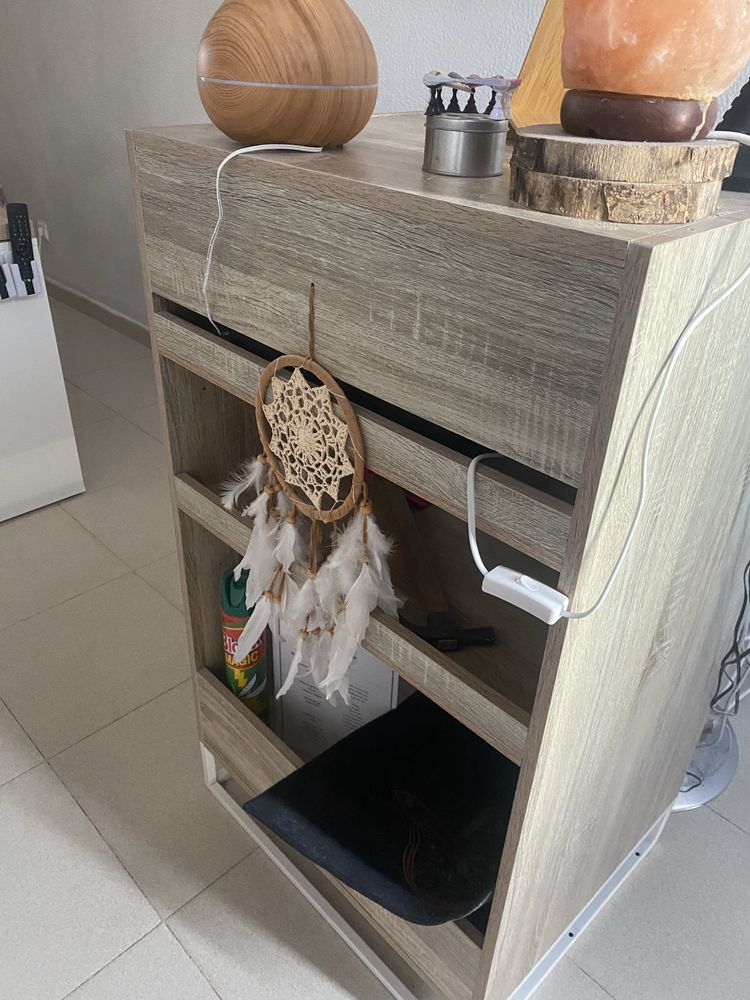 Balcao alto beje e branco