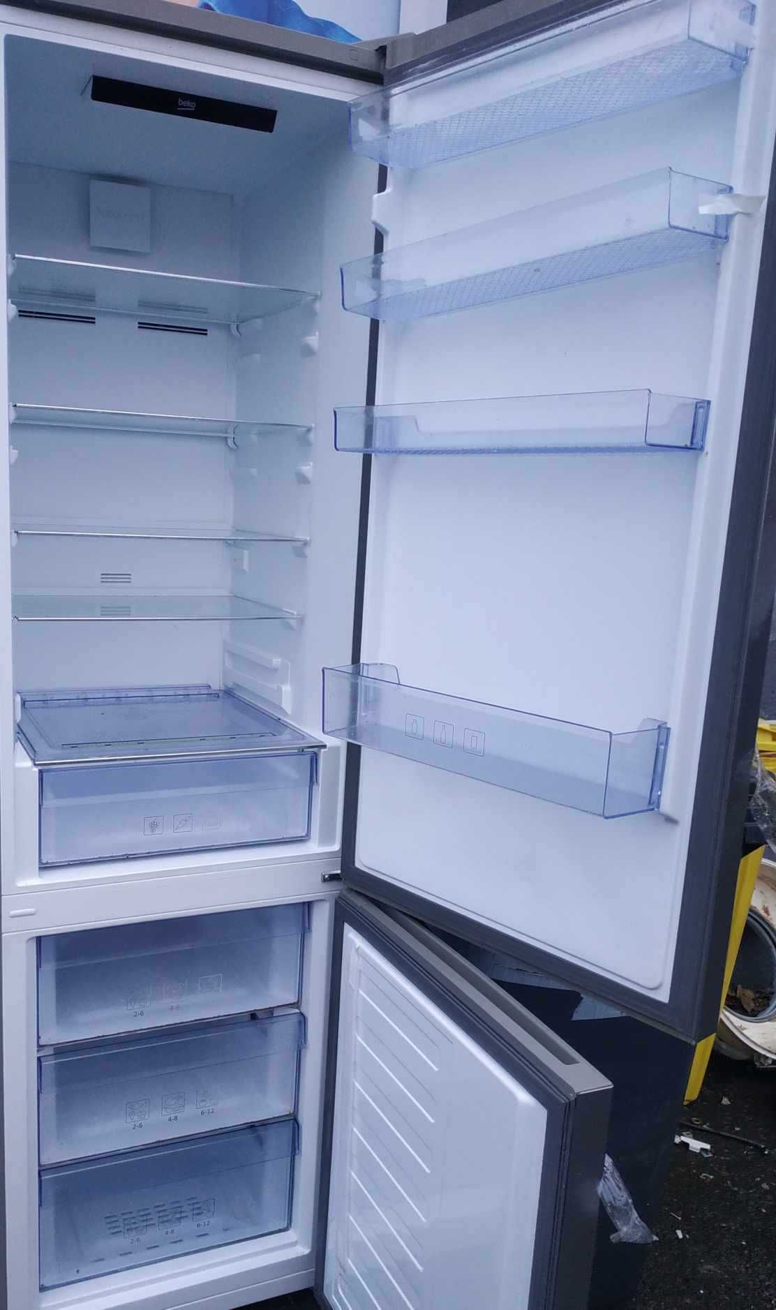 Szuflada dolna do Indesit lodówko zamrażarka.