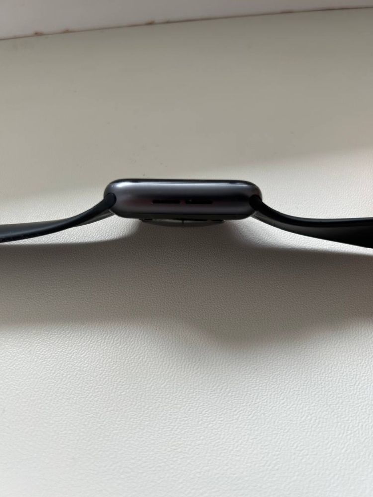 Продам Apple Watch Series 4 (44mm)