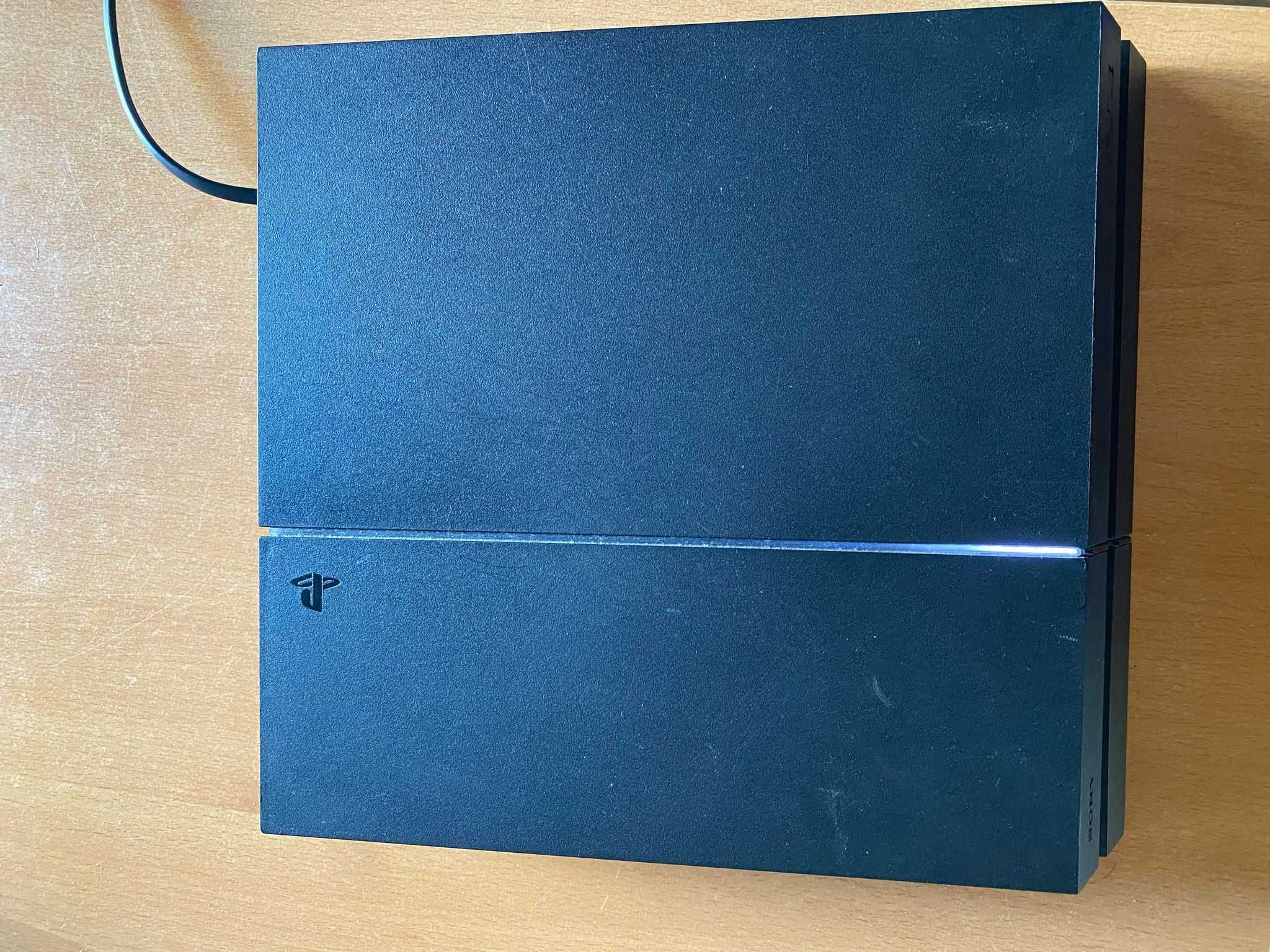 Playstation 4 - 500GB + GTA V (Negociável)