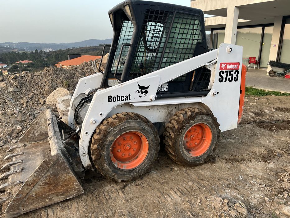 Escavaçoes Demoliçoes Terraplanagens