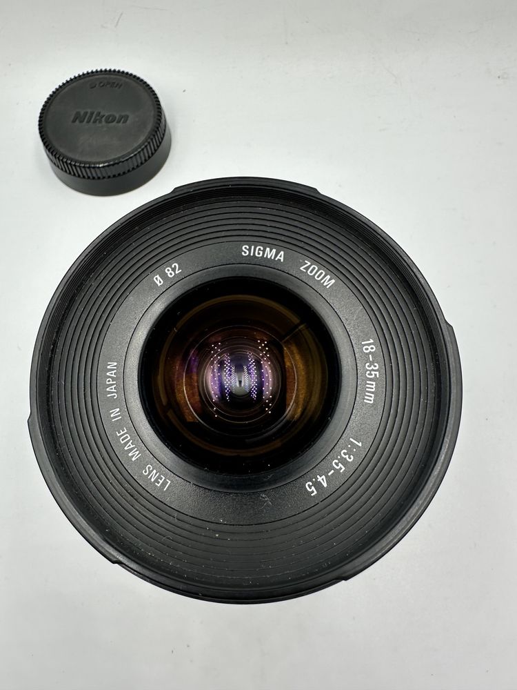 Obiektyw Sigma Aspherical 18-35mm, świety stan