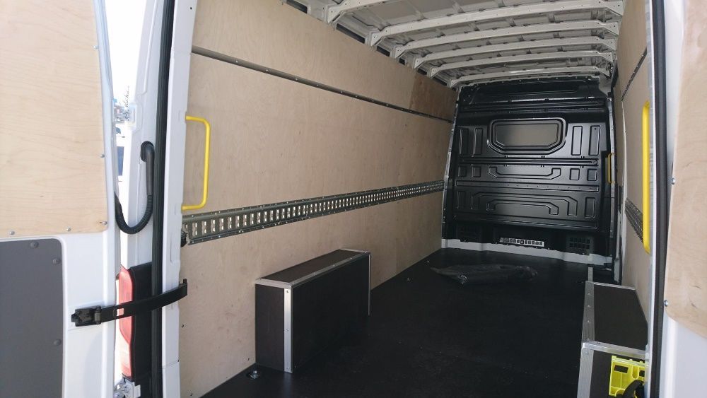 Zabudowa aut dostawczych Volkswagen Crafter L3H2