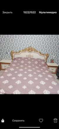 Спальний гарнітур ліжко тумбочки комод та дзеркало