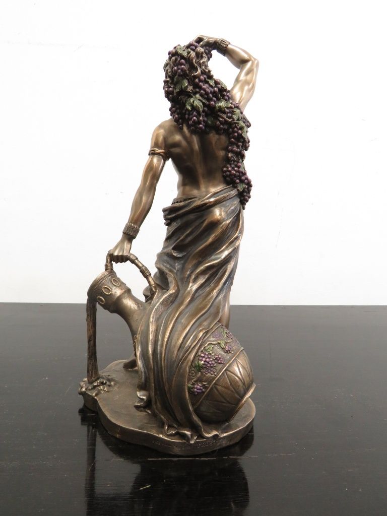 Escultura de Baco, Deus do vinho.