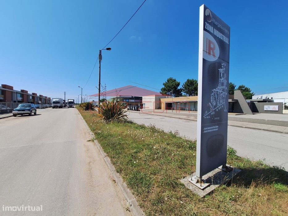 Loja 90 m2 centro comercial grossista Albergaria a Velha