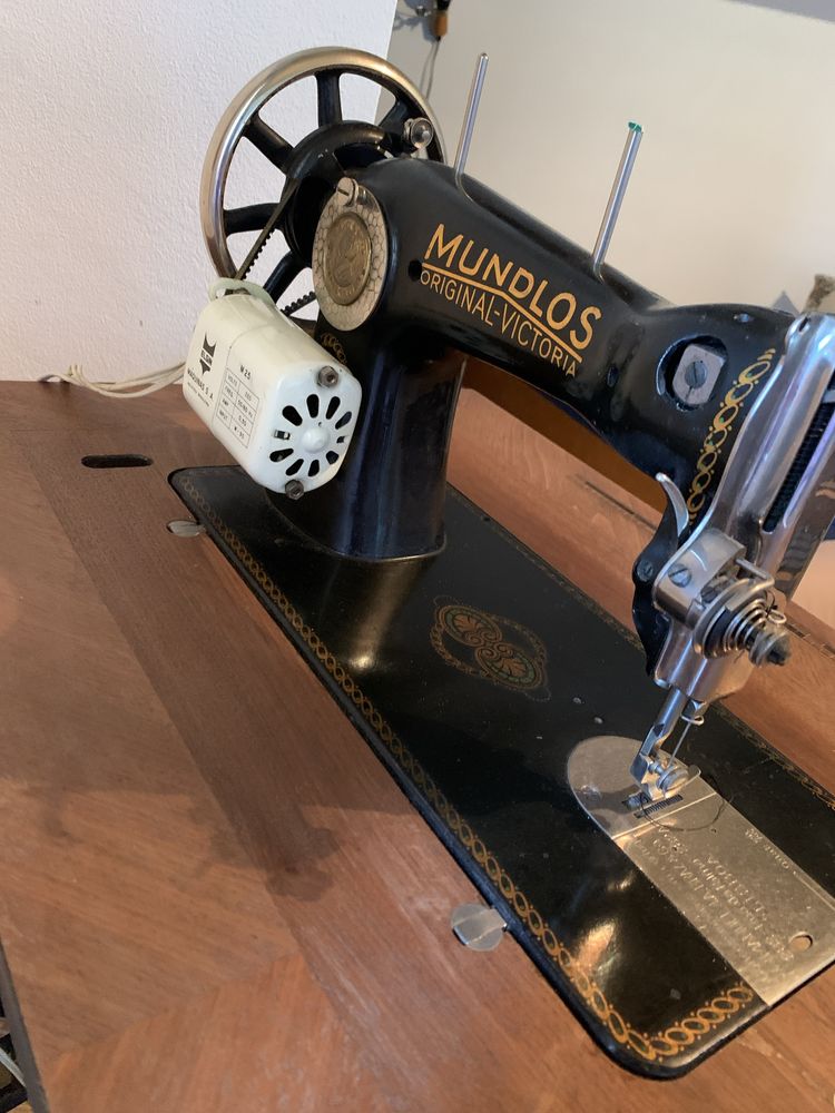 Maquina de costura MUNDLOS