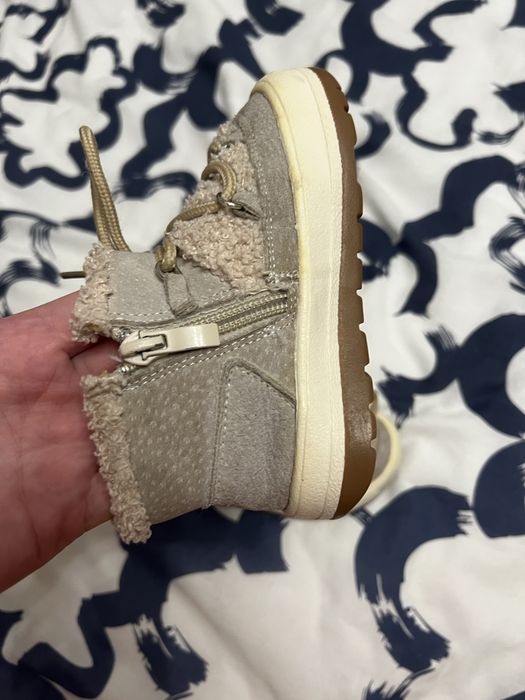 Зимове взуття на дівчинку