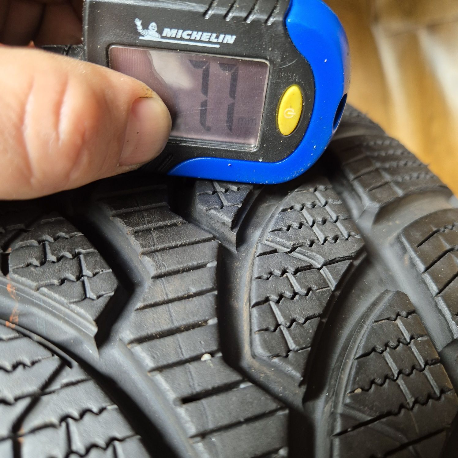225/50/17 Bridgestone Komplet zima RFT RUNFLAT RSC  7,5mm 17r