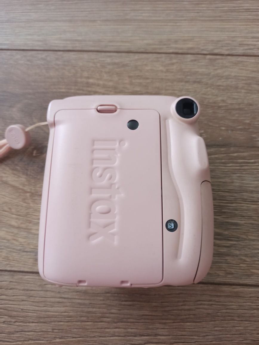 Камера моментальной печати Fujifilm Instax Mini 11.