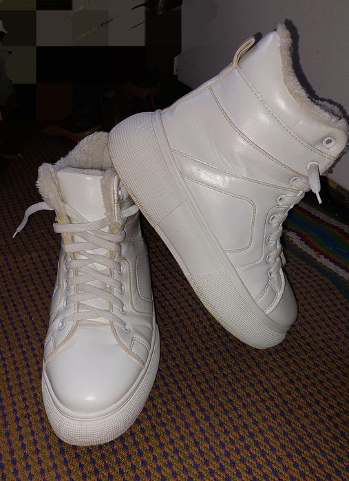 Жіночі білі зимові черевики. Женские зимние ботинки. Зимове взуття.