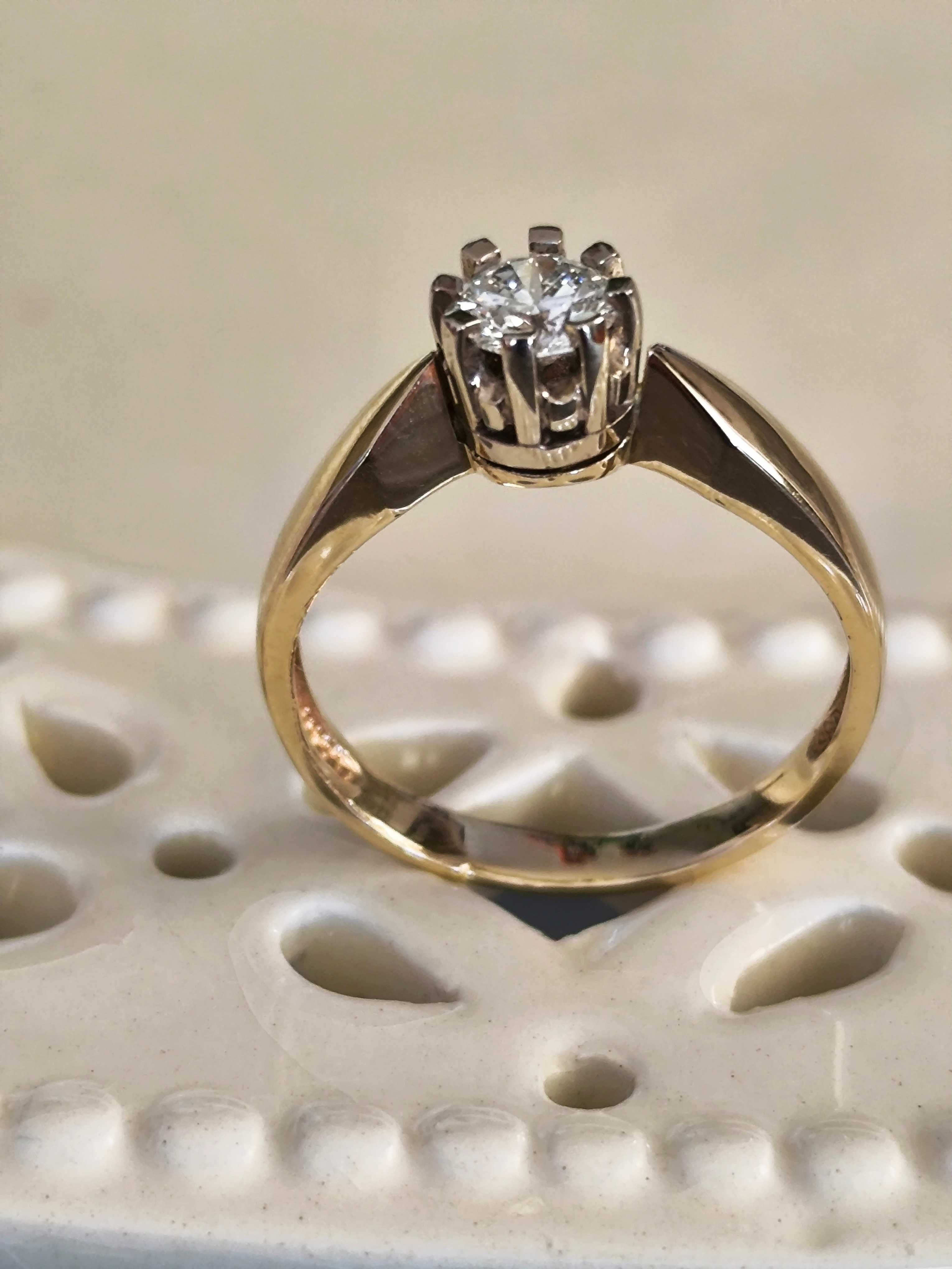 Pierścionek z diamentem 0,57 CT, 3 x Excellent / dwa certyfikaty