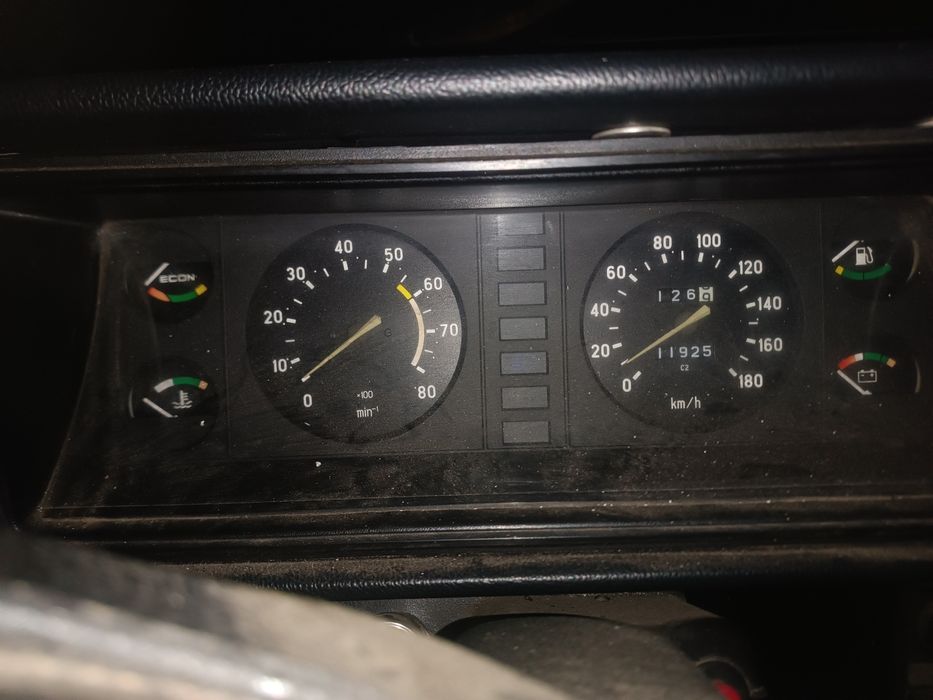 Иж 0да .грузо пассажир 8 местами.