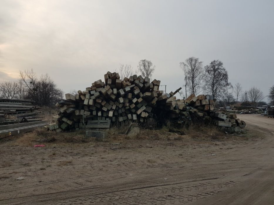 Słupy energetyczne, słupy elektryczne