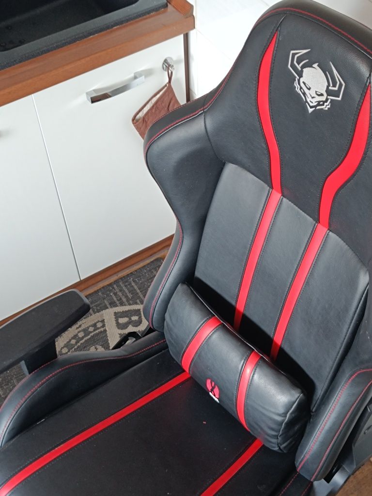 Fotel DIABLO CHAIRS X-One 2.0 Normal Size Czarno-czerwony