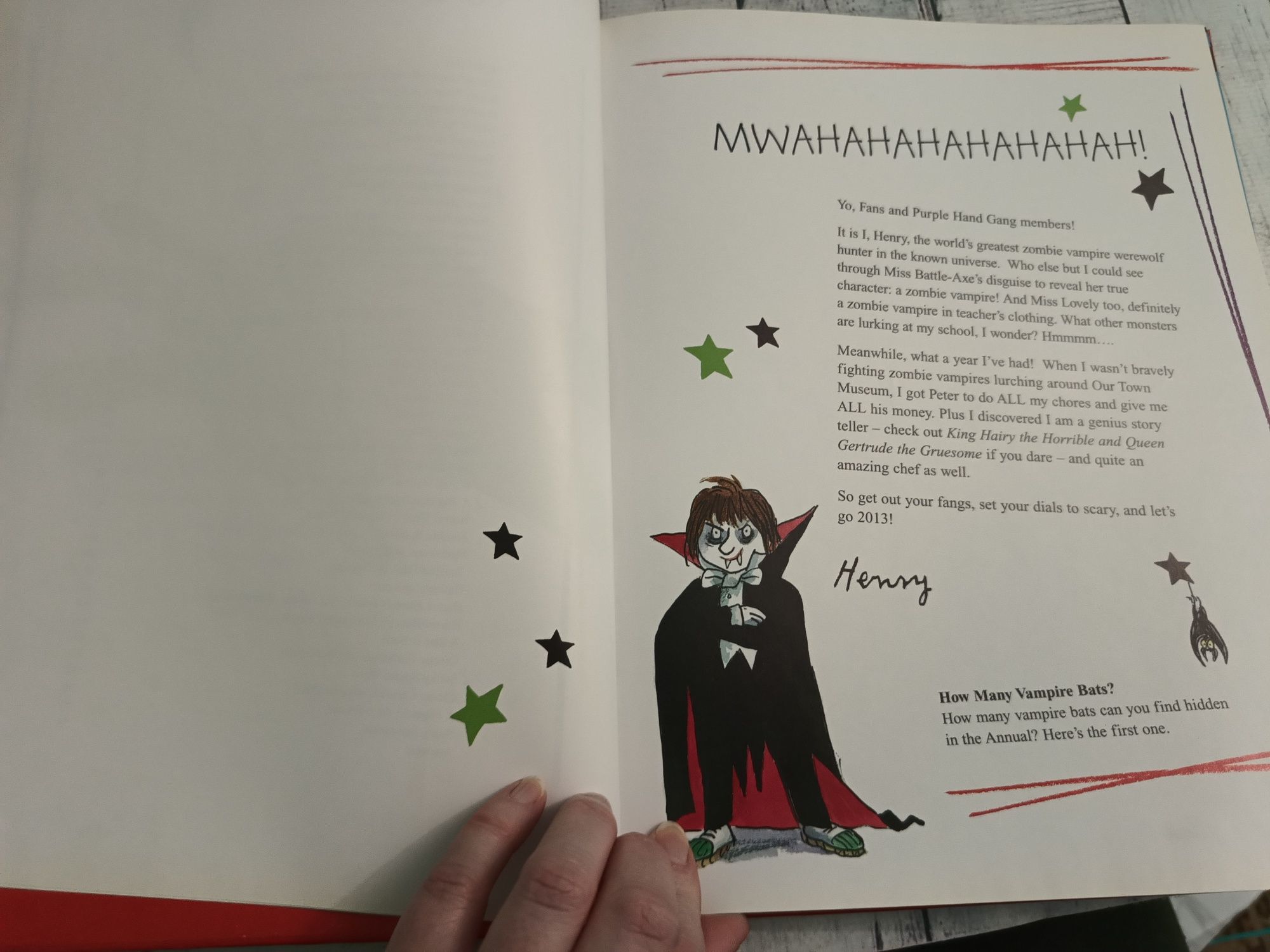 Дитяча книга англійською Horrid Henry's Annual 2013 Francesca Simon