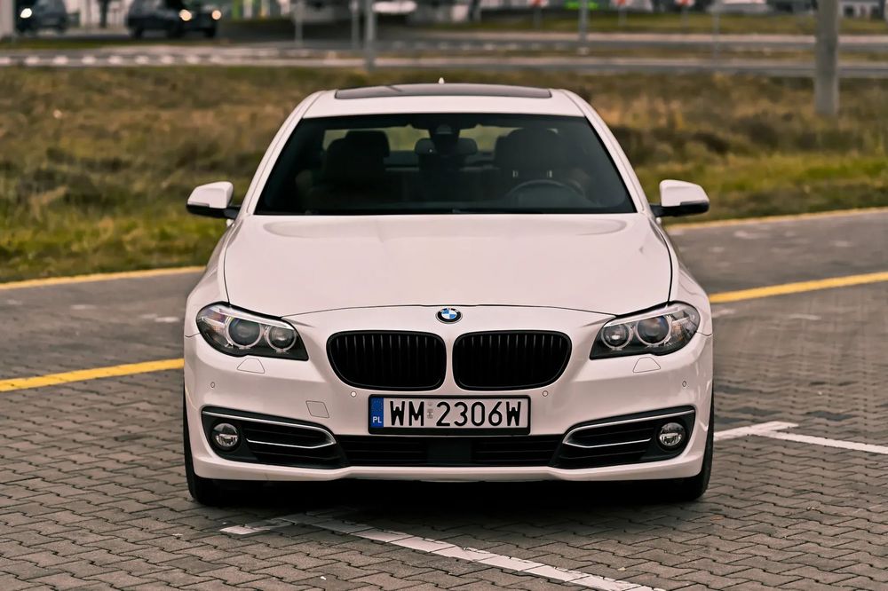 BMW Seria 5 2014 BMW 5 Series 4dr Sdn 550i xDrive