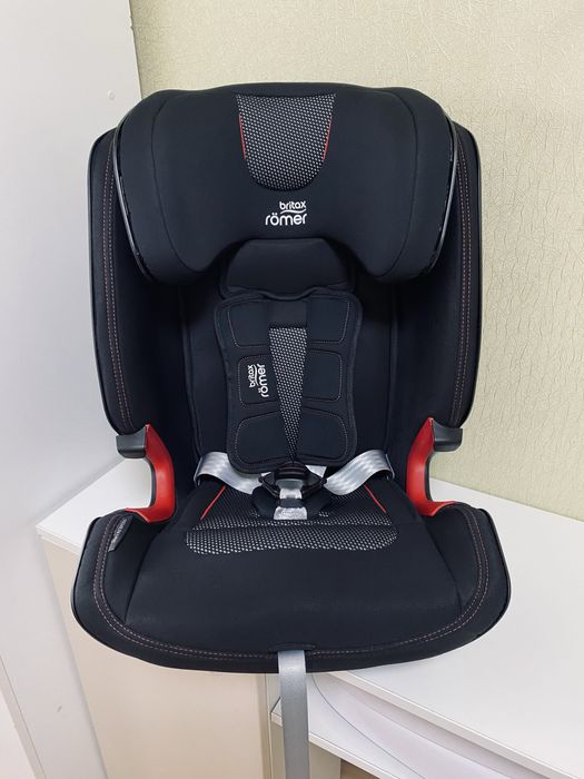 Автокресло BRITAX ROMER ADVANSAFIX IV R AIR 9 мес.-12 лет