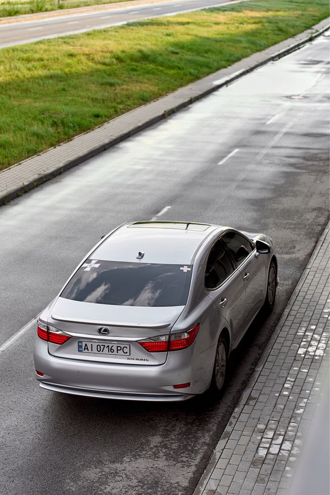 Продам Lexus ES300h 2,5 газ/бензин/гібрид 2014р обслужений, рест look