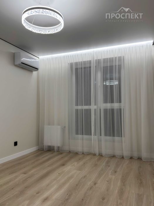 Квартира з новим ремонтом в центрі міста з автономним опаленням