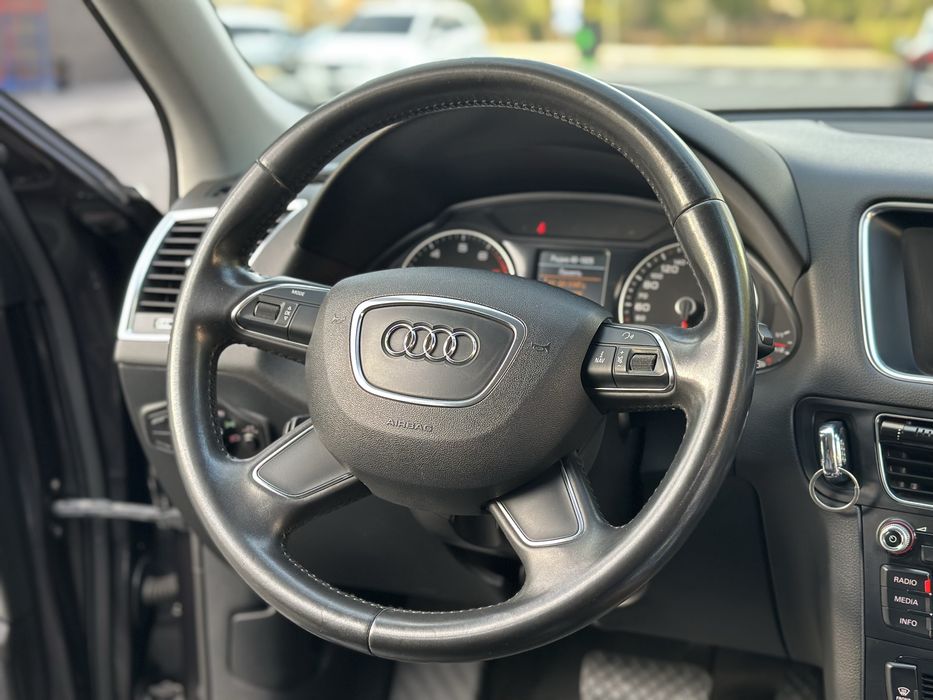Продам Audi Q5 2012