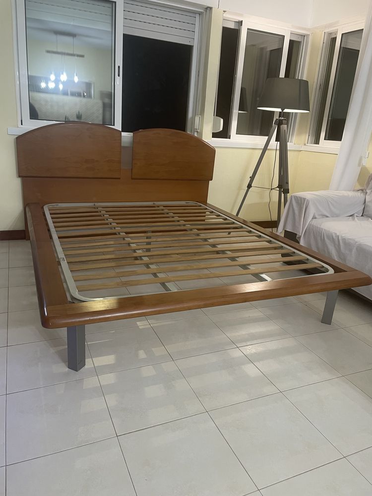 Cama de casal c/ estrado c/ colchão