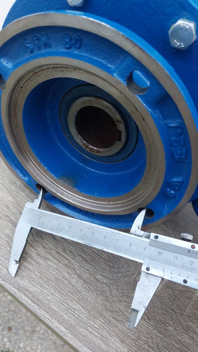 Motor Novo com redutor 35 voltas minuto trifásico