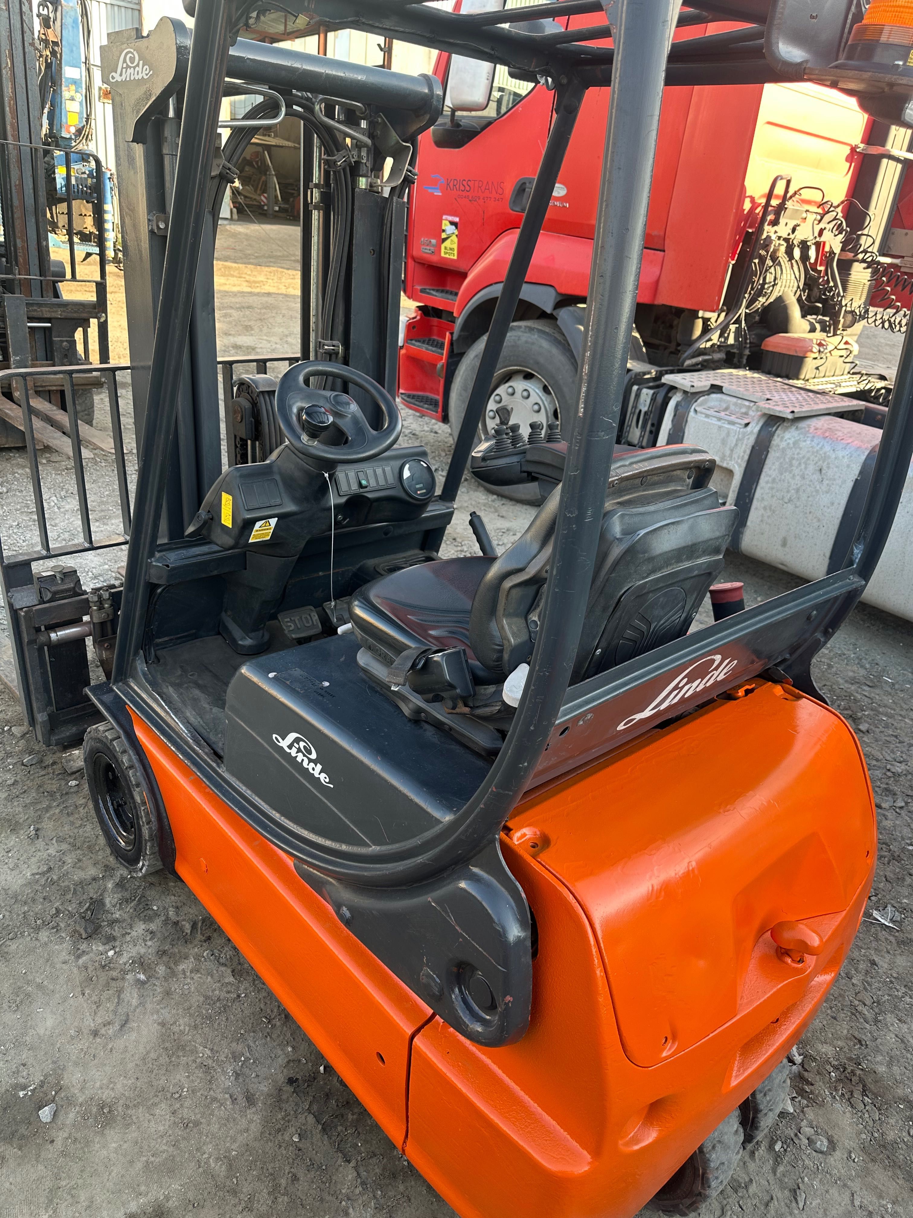 Навантажувач Linde E16
