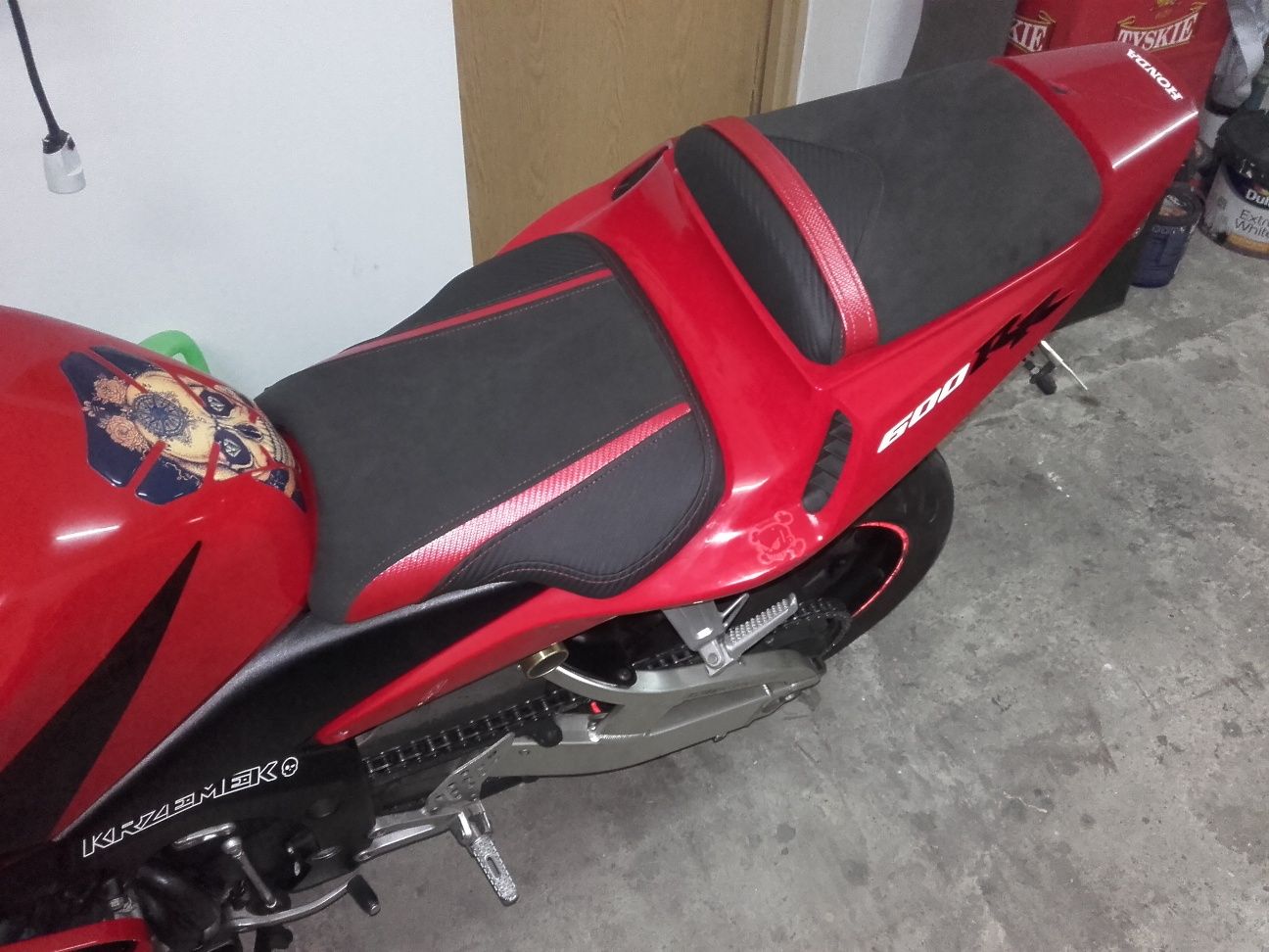 Honda CBR 600 RR PC 37 owiewki torowe i drogowe. Kanapa w alkantarze.