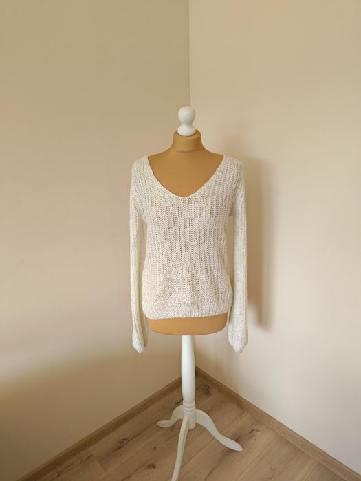 Kremowy sweter z połyskiem S / M– miękki, lekki, kobiecy styl