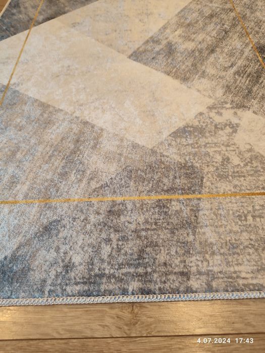 Nowy dywan do pokoju we wzory