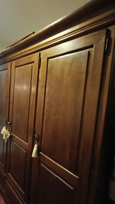 Roupeiro com três portas , madeira de castanho