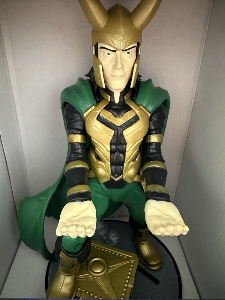 Marvel Avengers Loki figurka stojak na pada