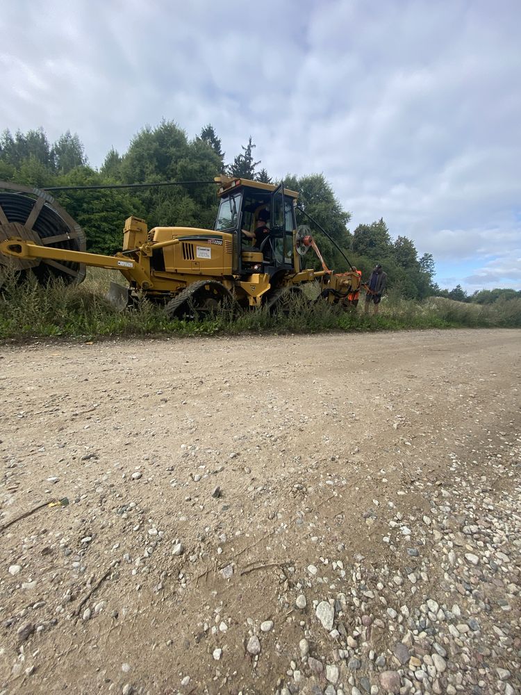Pługoukładacz, wykopy liniowe, światłowody,