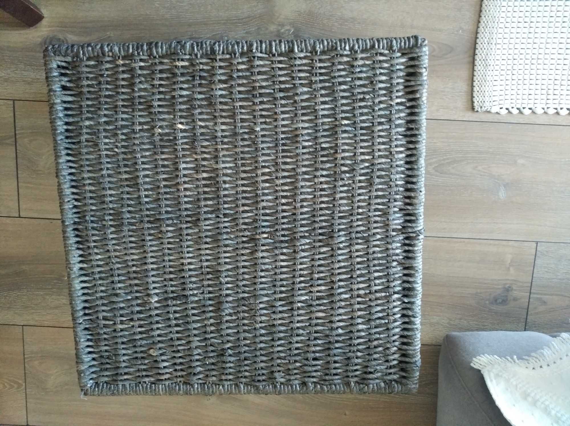 Mesa de palha castanho