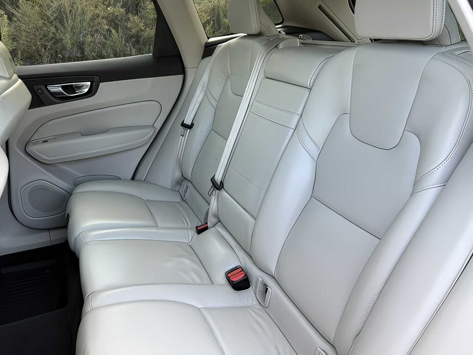 Volvo XC60      2020